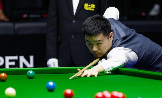 冰球则是一 冰球则是一